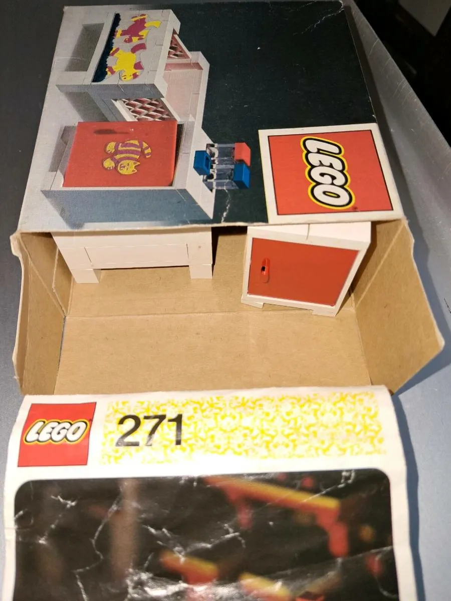 Lego Vintage 271: Bed and Locker - Image 2