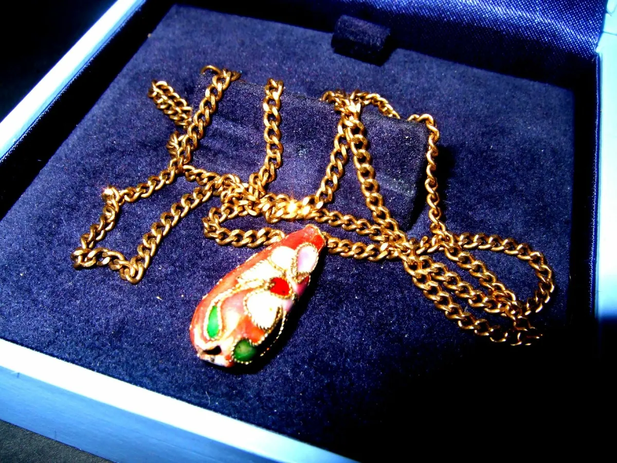 Vintage Hallmarked 9ct Chain & Cloisonne Teardrop - Image 2