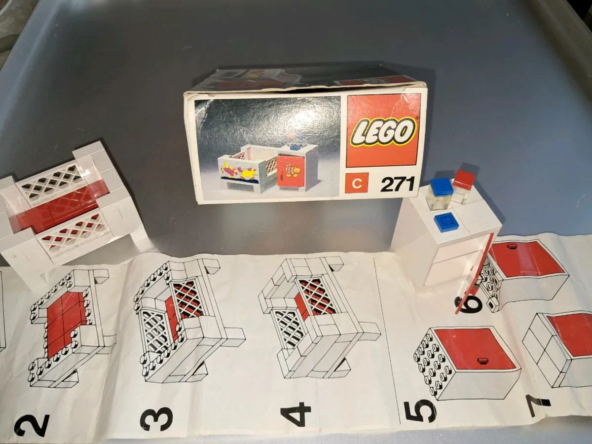 Lego Vintage 271: Bed and Locker - Image 4