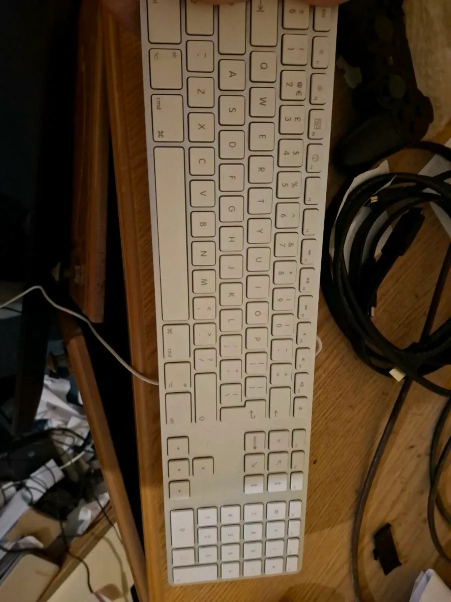2 Apple keyboards - Image 1