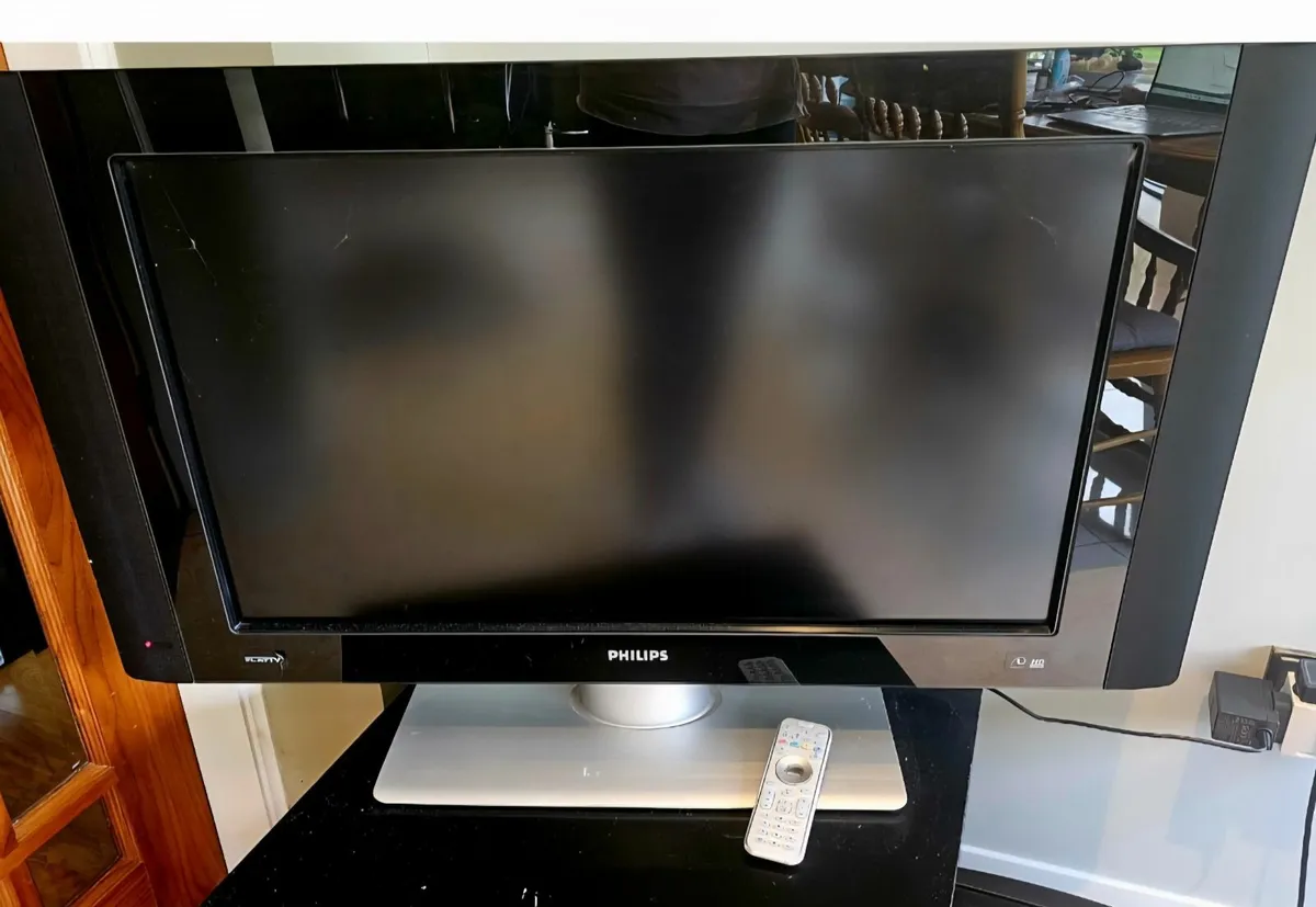 32 inch Phillips TV - Image 2