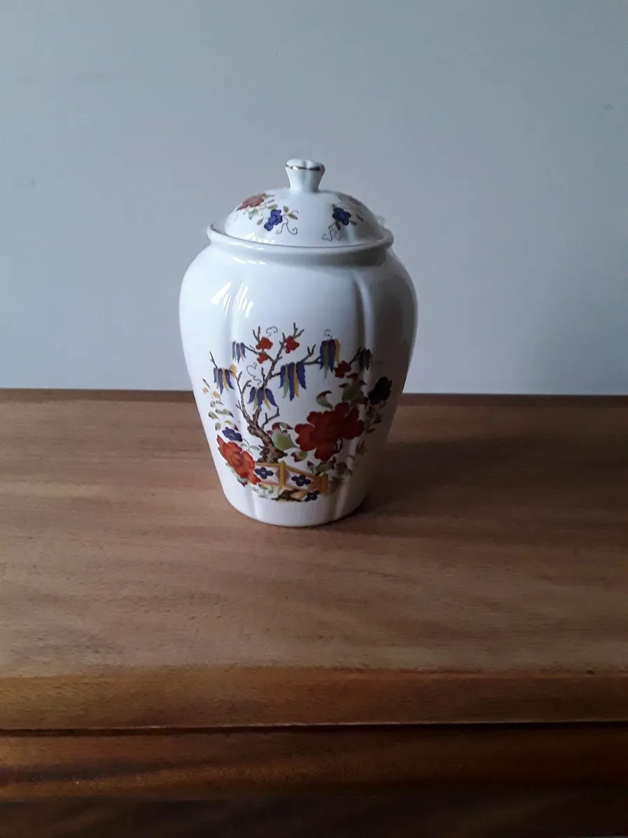 Beautiful royal Stuart porcelain biscuit jar
