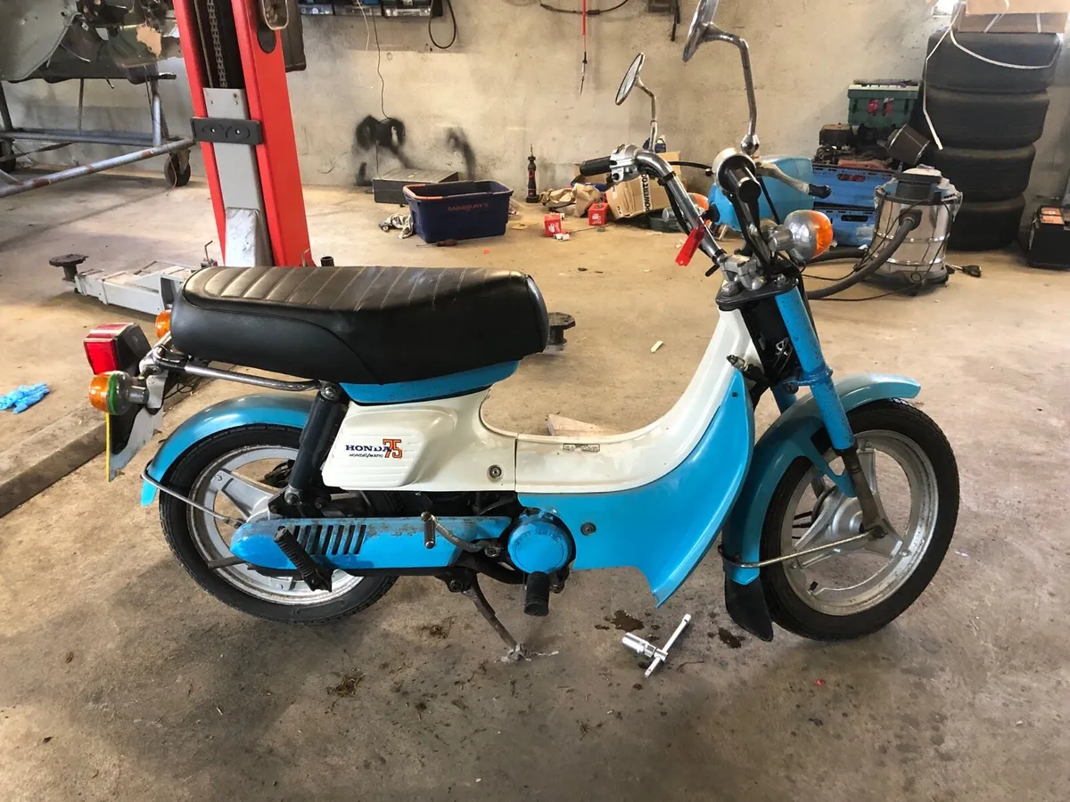 Extremely rare 2 stroke Honda NF75 v matic - Image 4