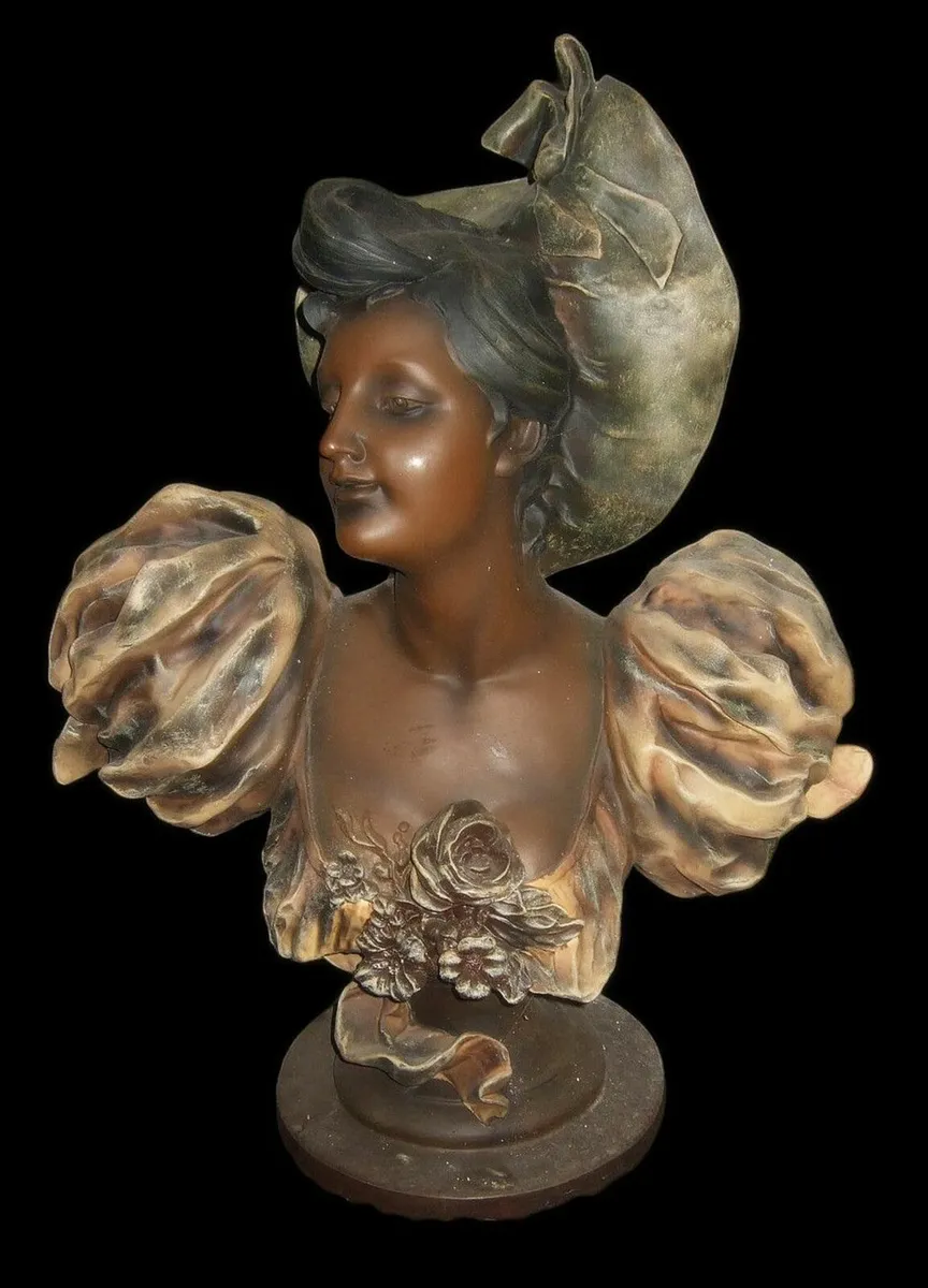 Substantial Vintage Bust "Libellule" - Image 2
