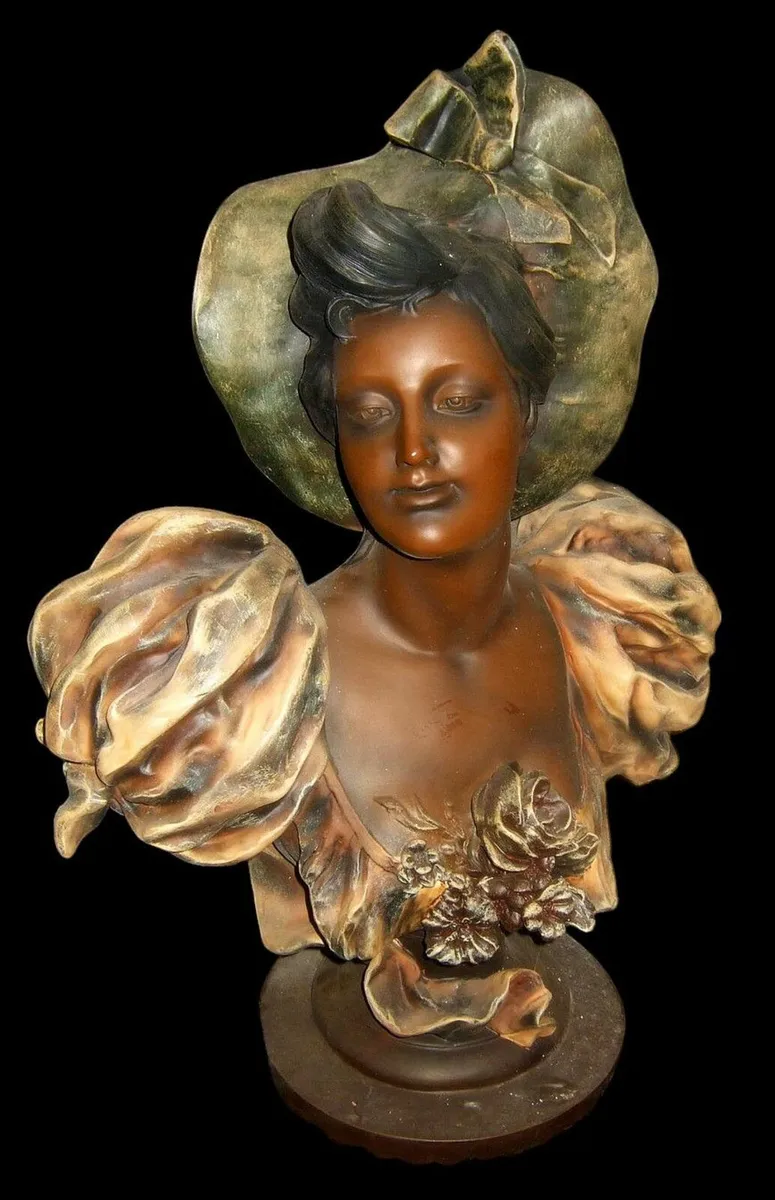 Substantial Vintage Bust "Libellule" - Image 3