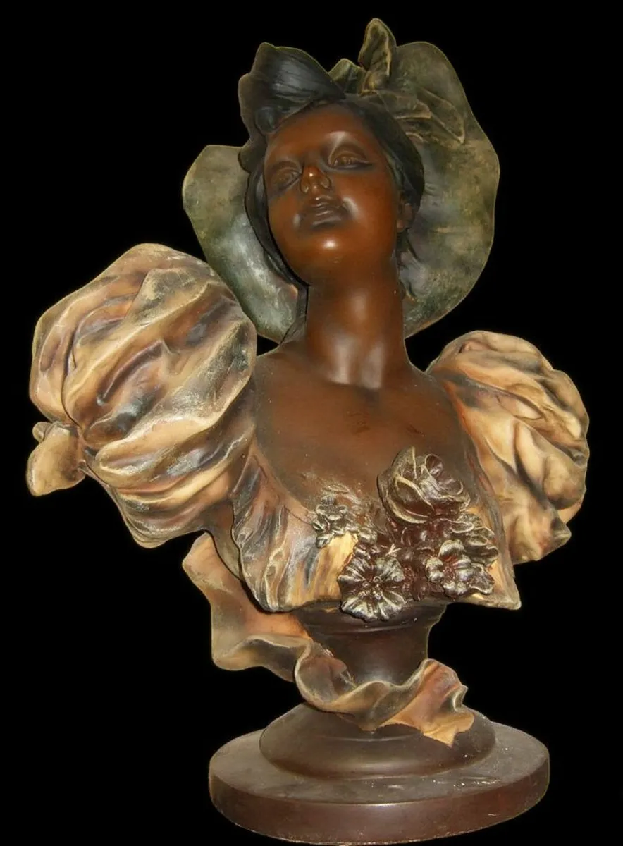Substantial Vintage Bust "Libellule" - Image 4