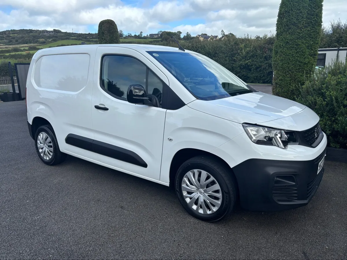 2022 Peugeot Partner Pro Premium - Image 3