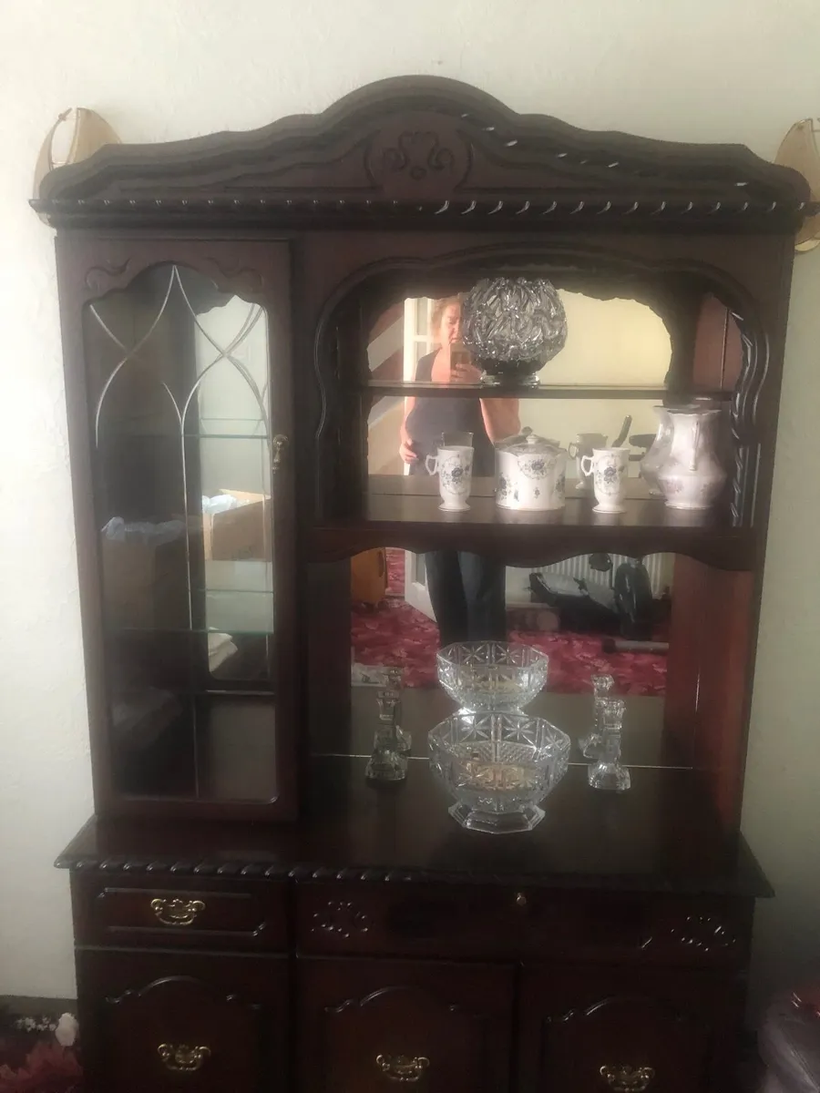 Ross more furniture - Image 1
