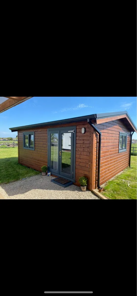 One bed Log cabin (1 bed) - Image 1
