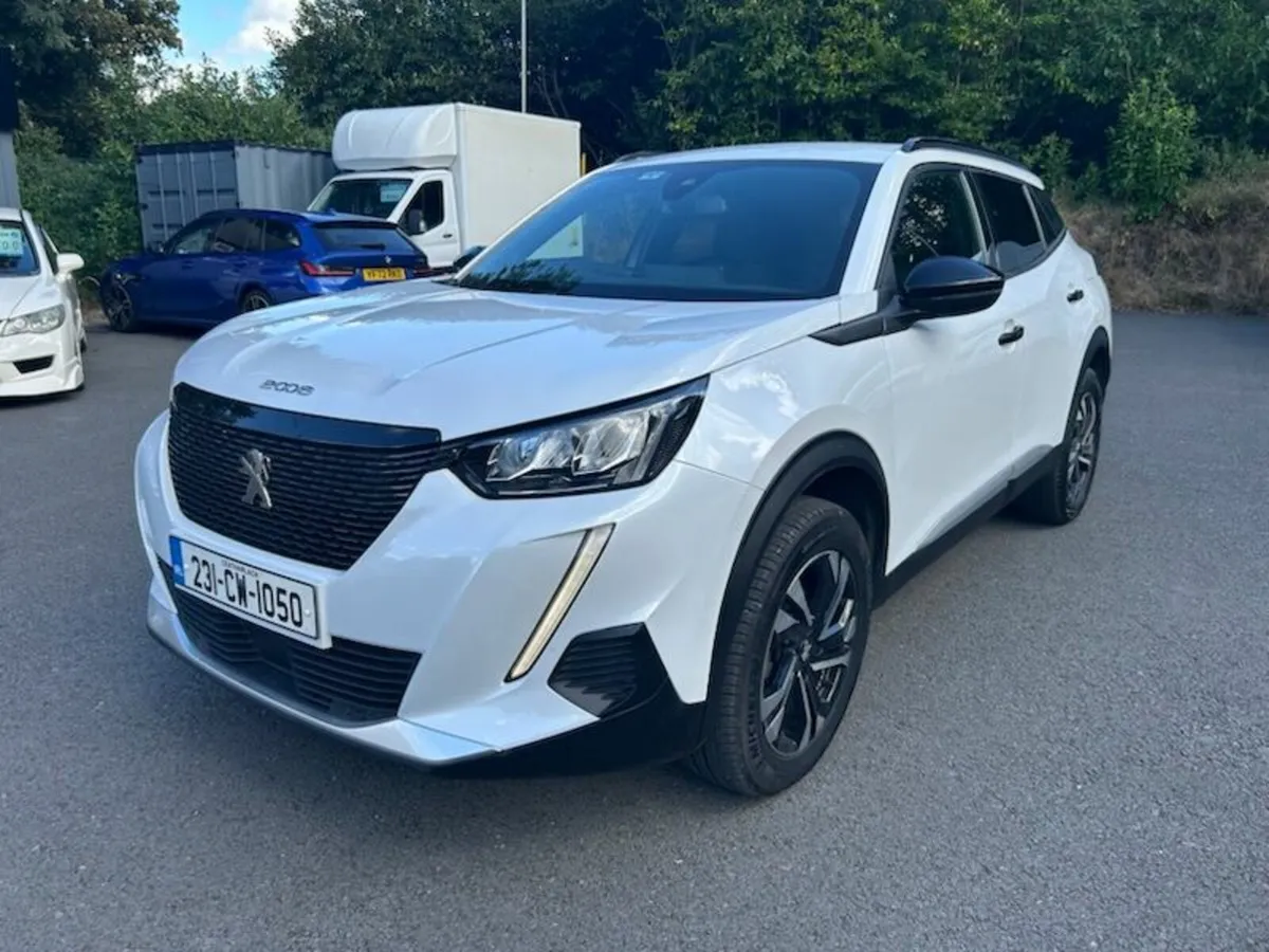 231 Peugeot 2008 Allure 1.2 100 6.4 4DR, - Image 3