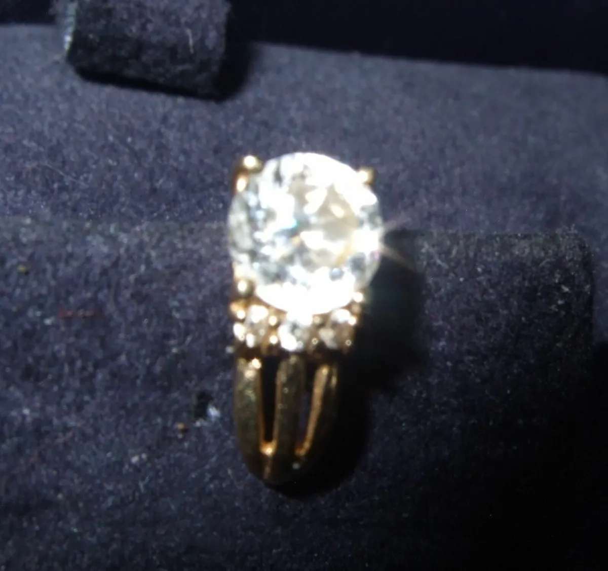 Vintage Gemset 14ct Gold Single Ear Stud - Image 2