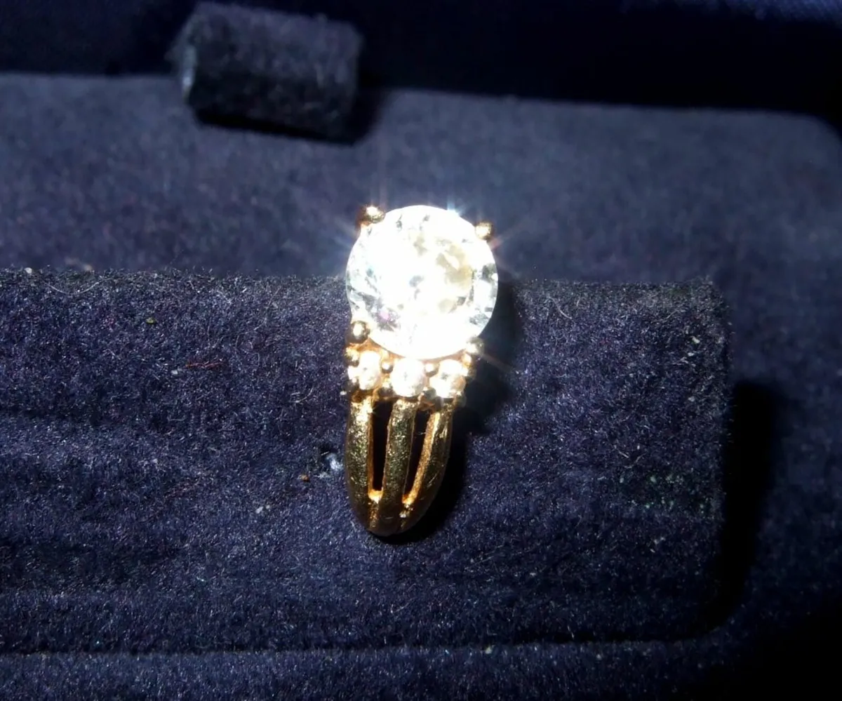 Vintage Gemset 14ct Gold Single Ear Stud - Image 3