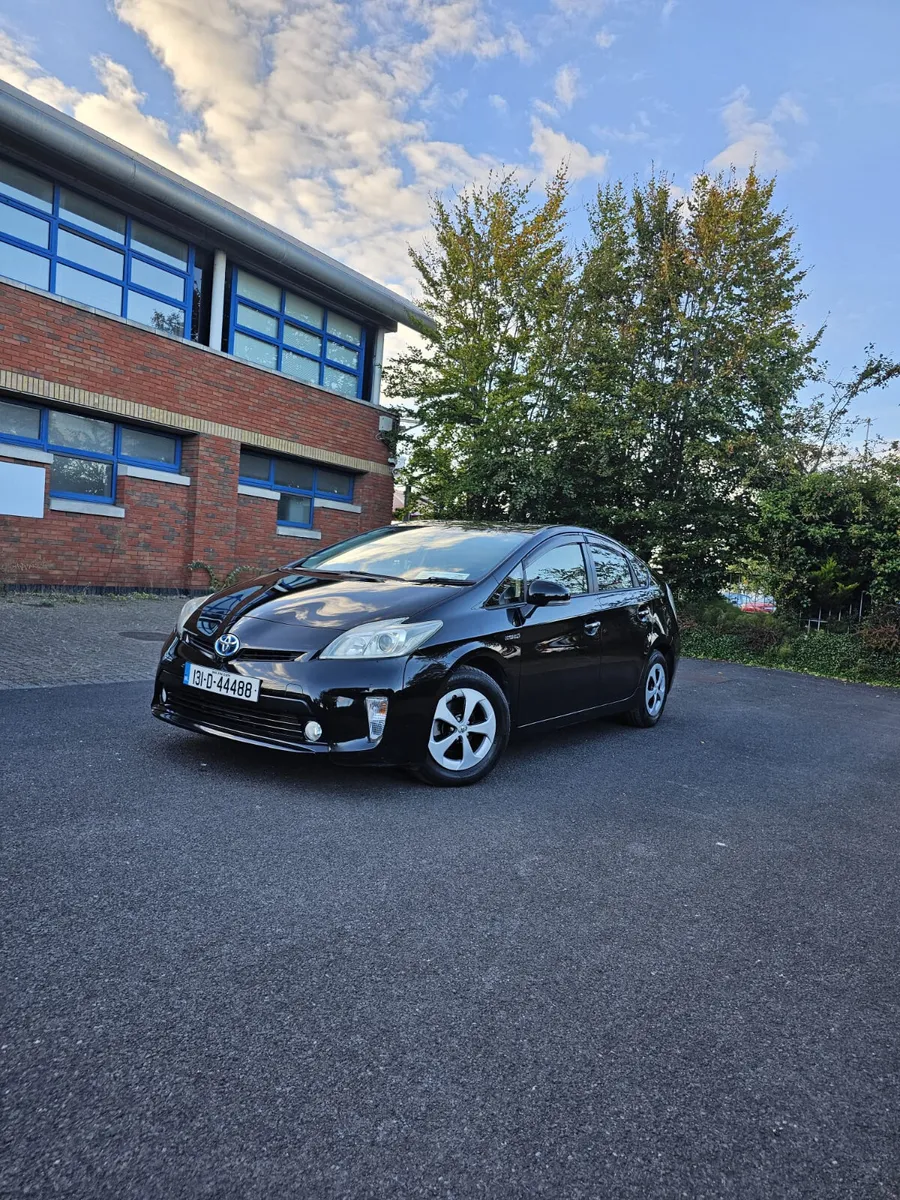 Toyota Prius 2013 Automatic Hybrid - Image 1