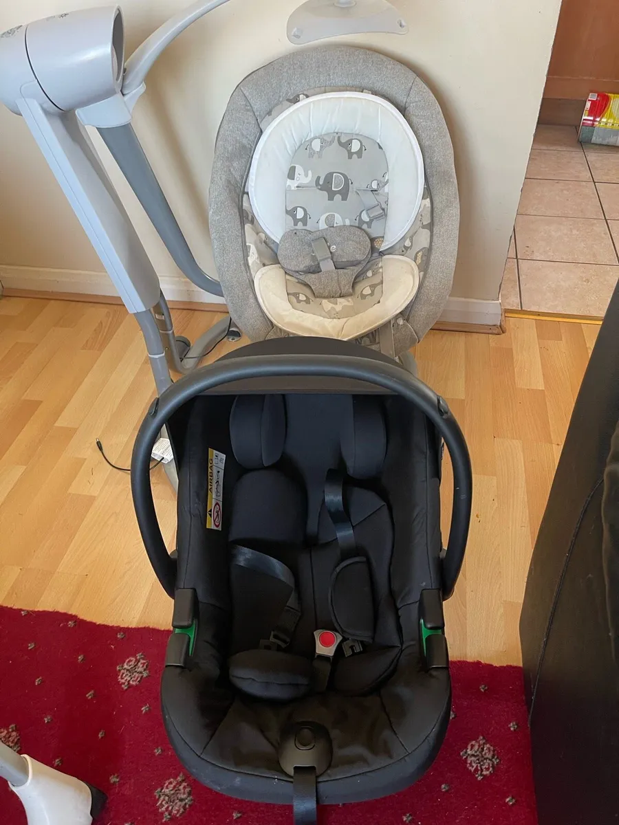 Baby swing and car seat - Image 1