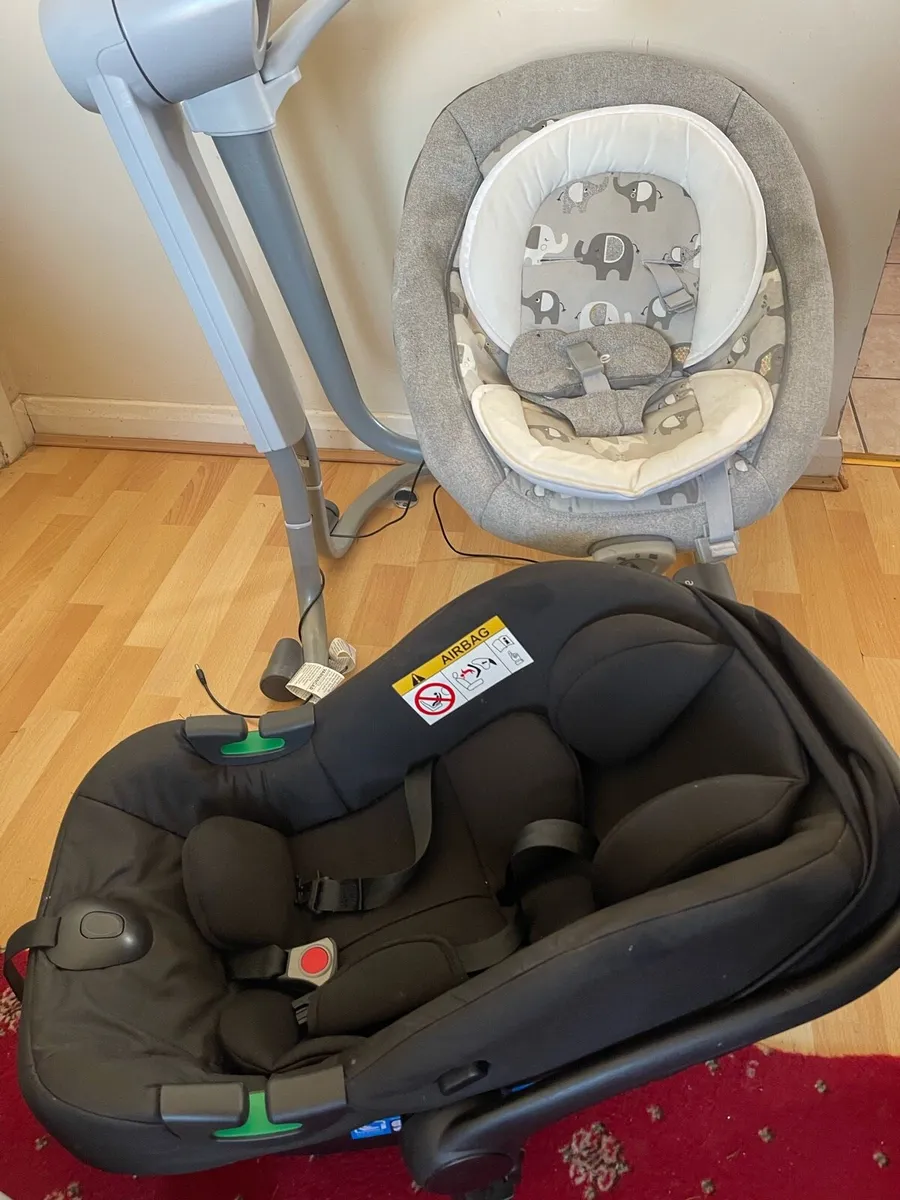 Baby swing and car seat - Image 3
