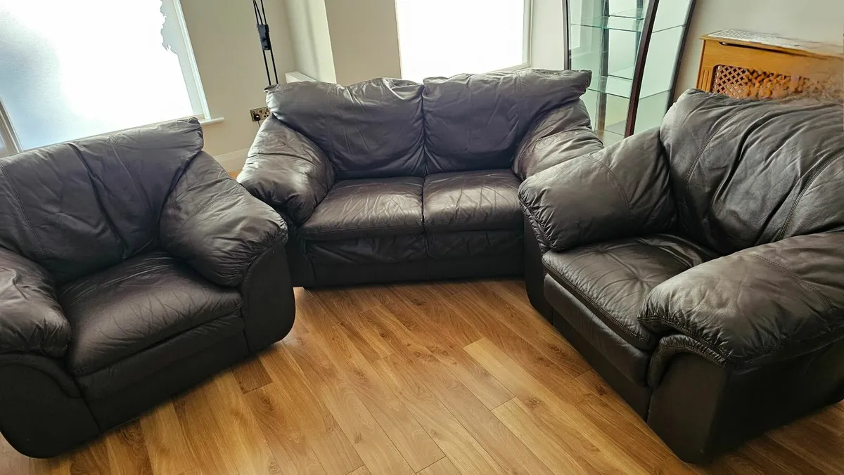 Leather couch & armchairs - Image 1