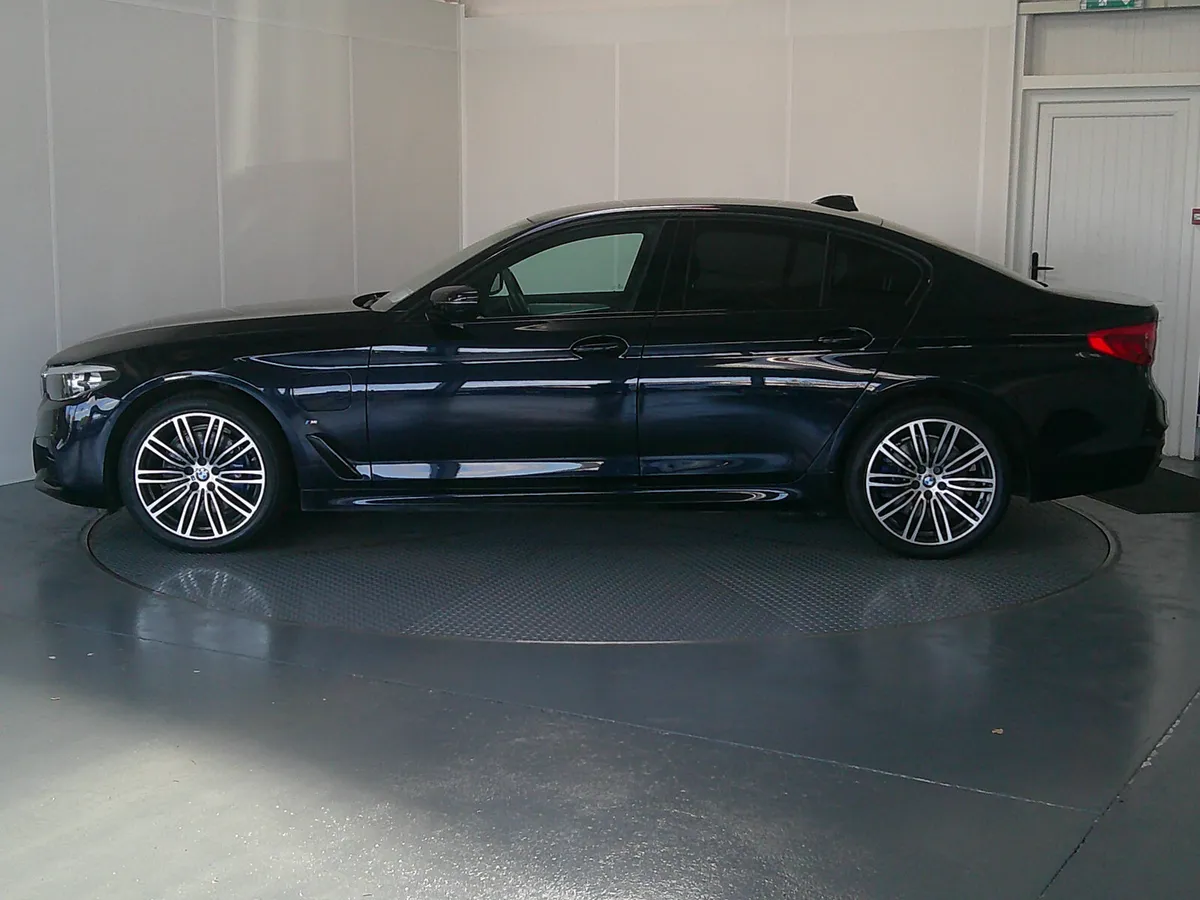 BMW 5-Series 2019 - Image 4