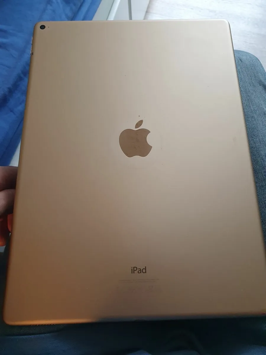 Ipad a1584 - Image 1