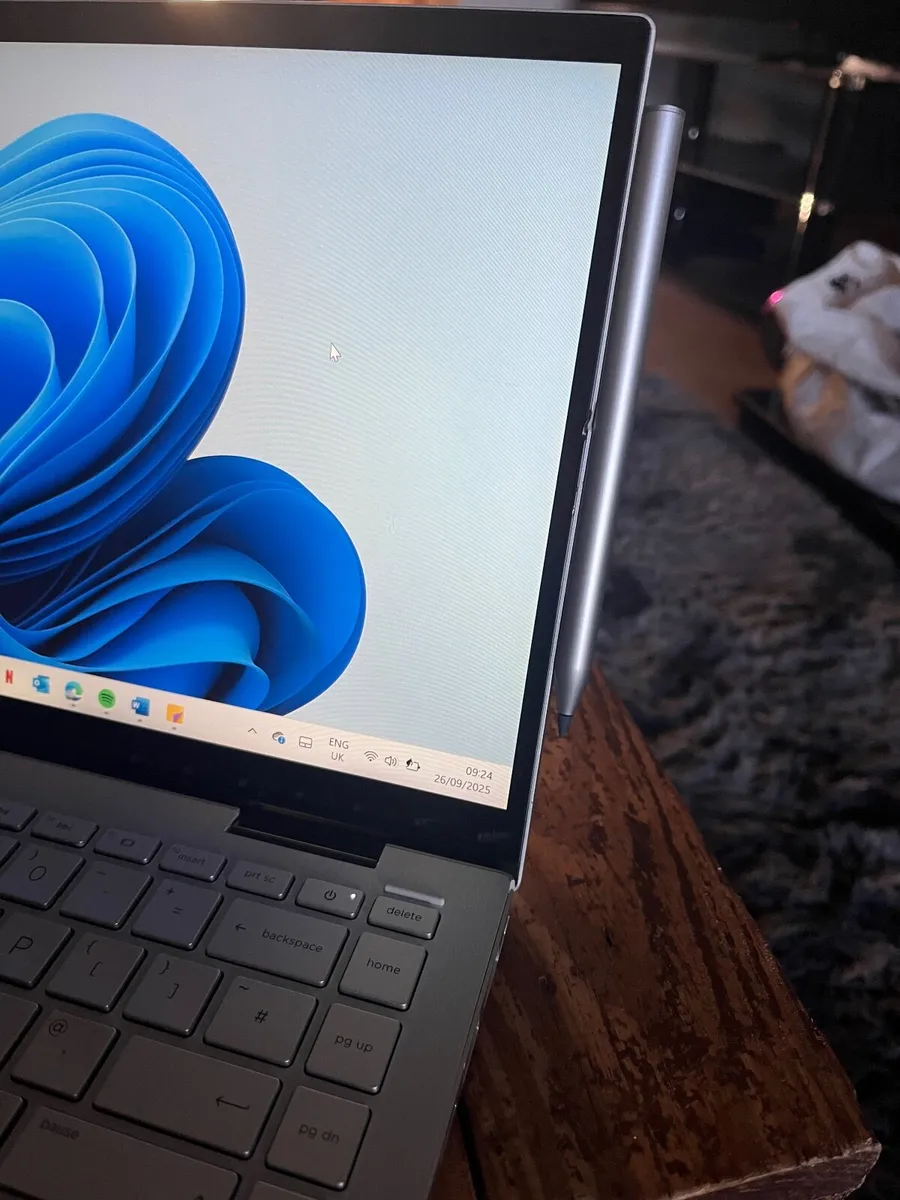 HP Pavilion x360 convertible Laptop with pen. - Image 2