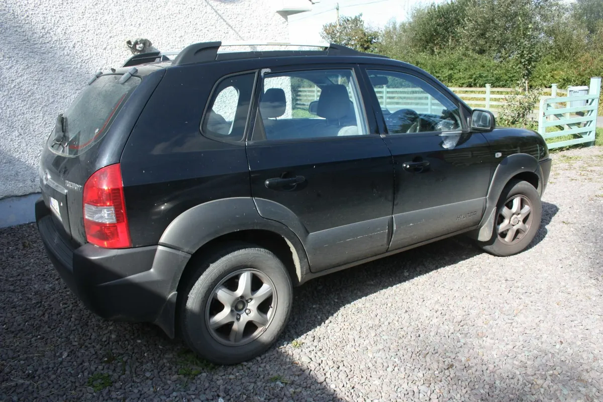 Hyundai Tucson 2005 - Image 2