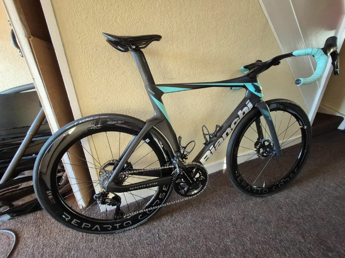 Bianchi Oltre RC road racing bike - Image 2