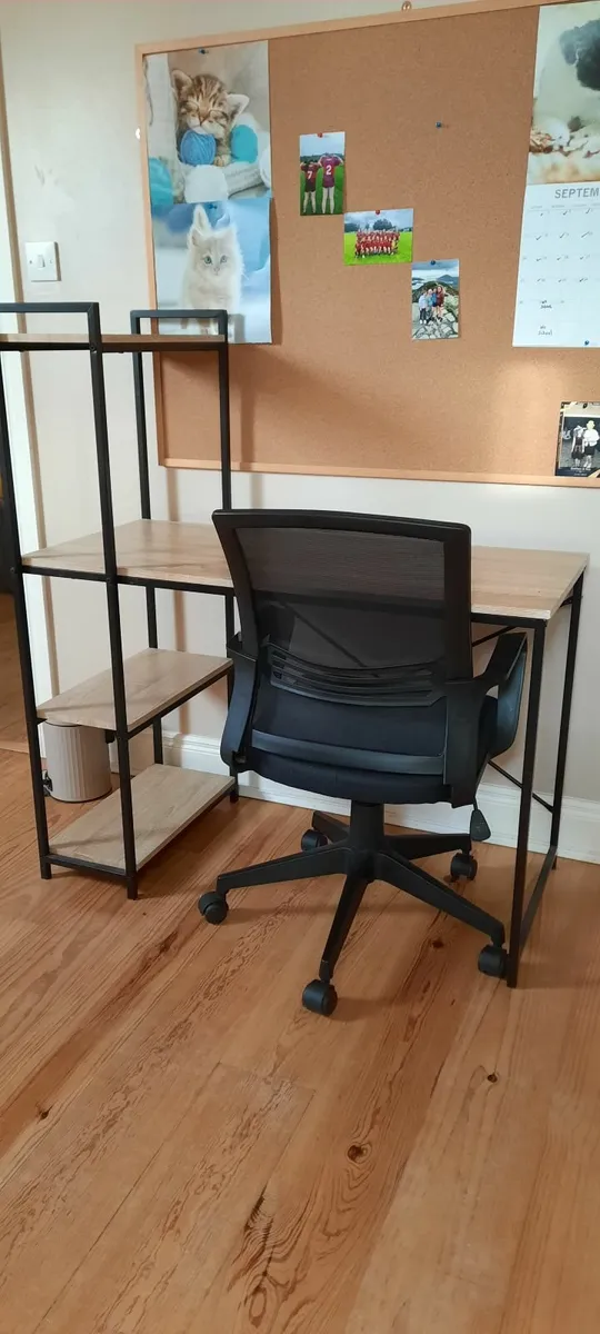 Really good quality desk - As New - Image 2