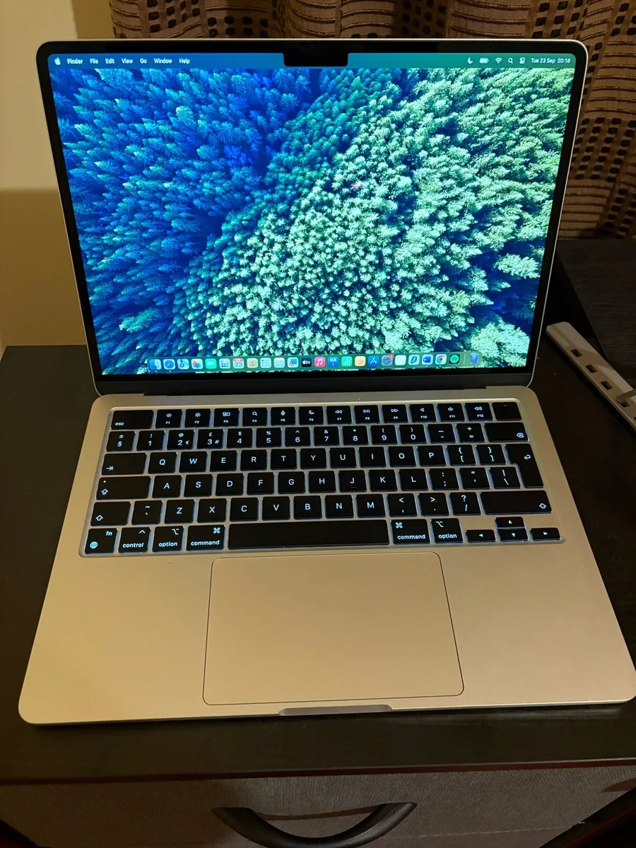 MacBook Air M3 - Image 2