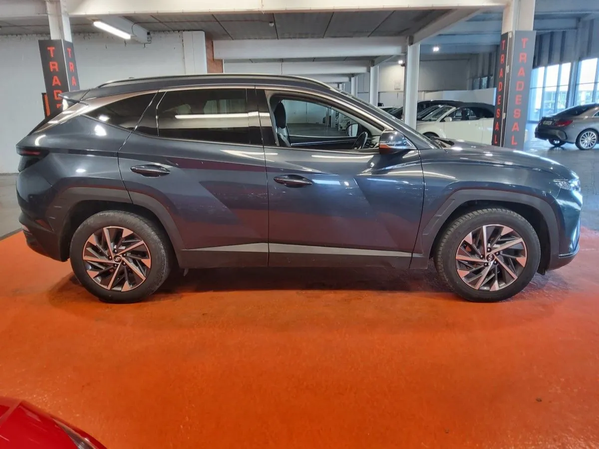Hyundai Tucson 2WD Executive Plus - Image 4