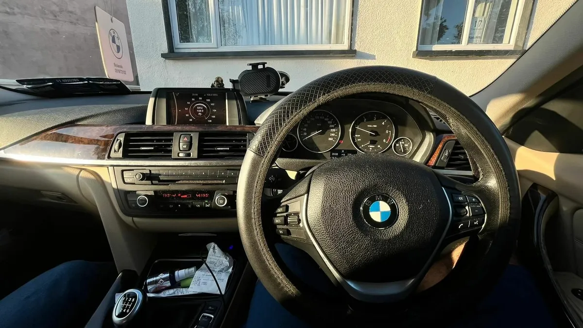 BMW 3-Series 2013 - Image 2
