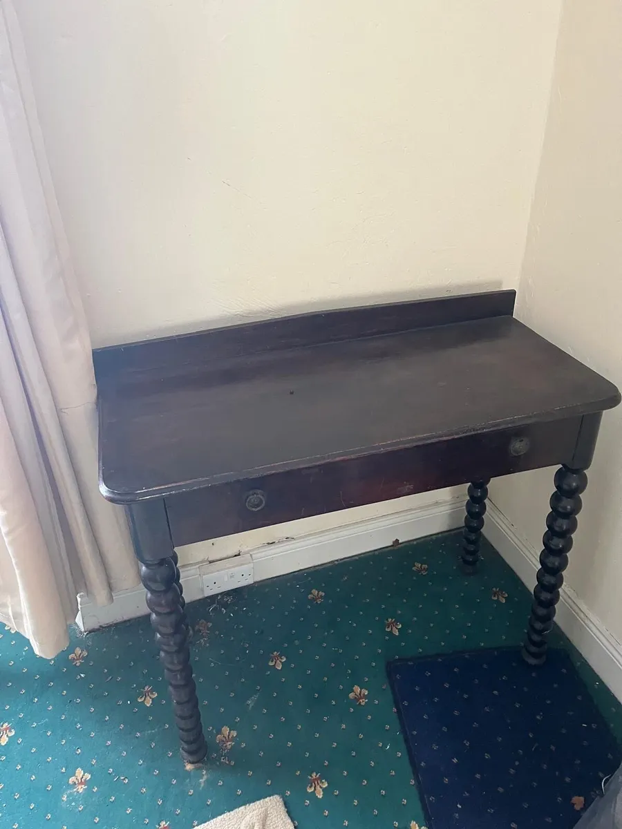 Mahogany 1840 Side table with twisted legs - Image 1