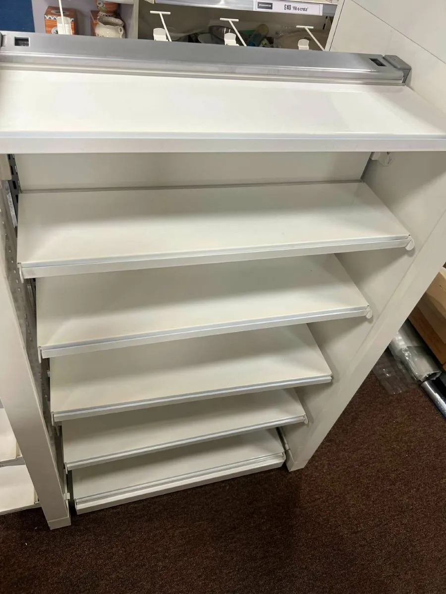 Single Bay of gondola shop shelving - Image 2