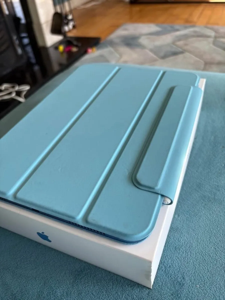 Apple Ipad 10th Gen plus Apple Pencil 1st Gen - Image 3