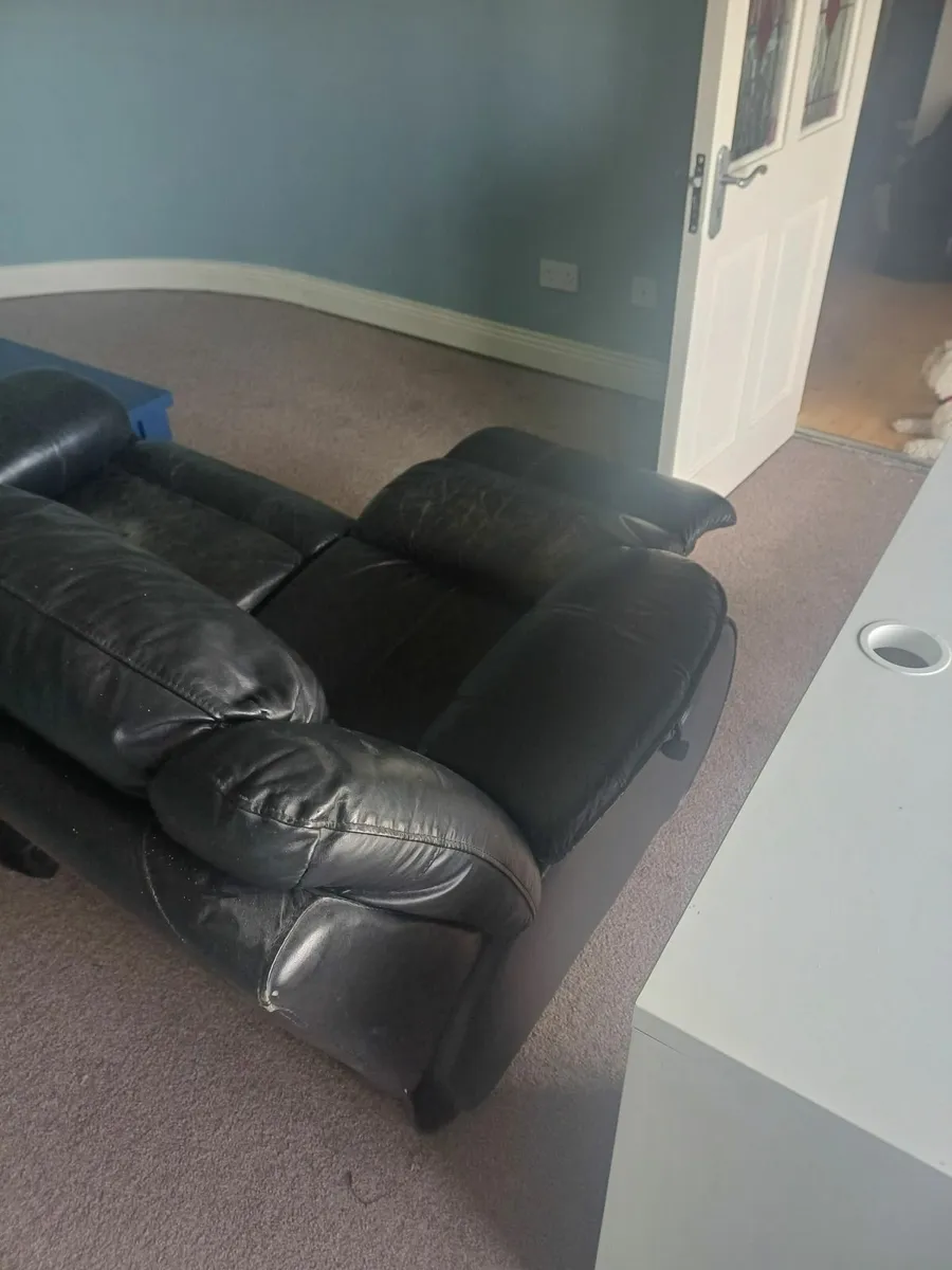 2 seater black leather couch - Image 3