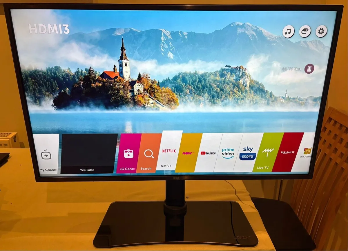 43 Inch LG Smart Tv - Image 1