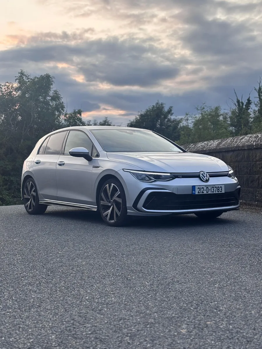 212 Volkswagen Golf 2.0 TDI R LINE 150 HP - Image 1
