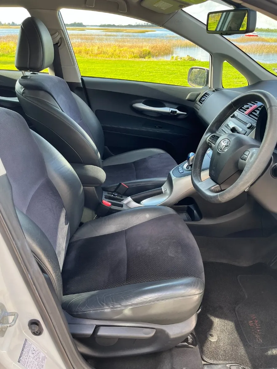 Toyota Auris 2011 - Image 3
