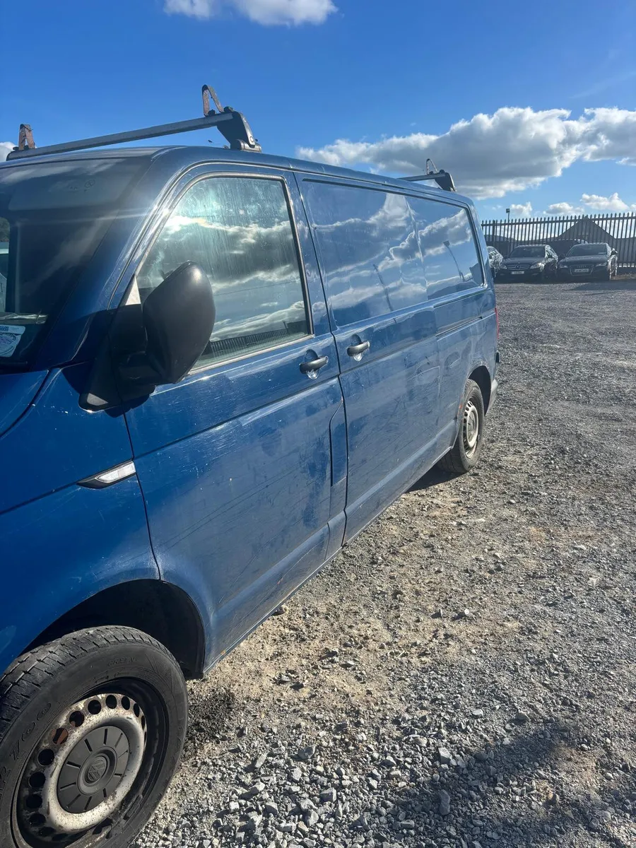 2016 Volkswagen Transporter - Image 2
