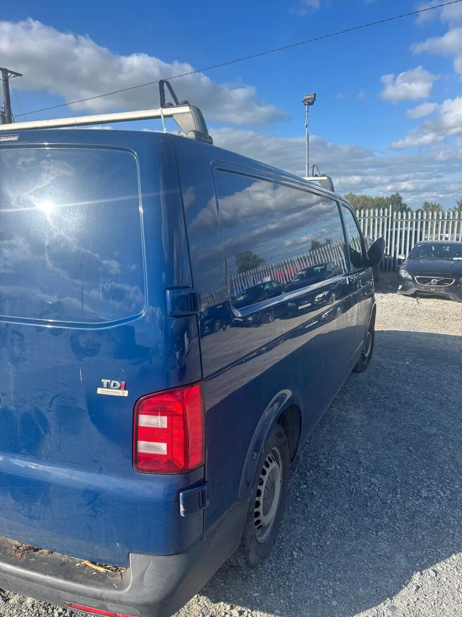 2016 Volkswagen Transporter - Image 4