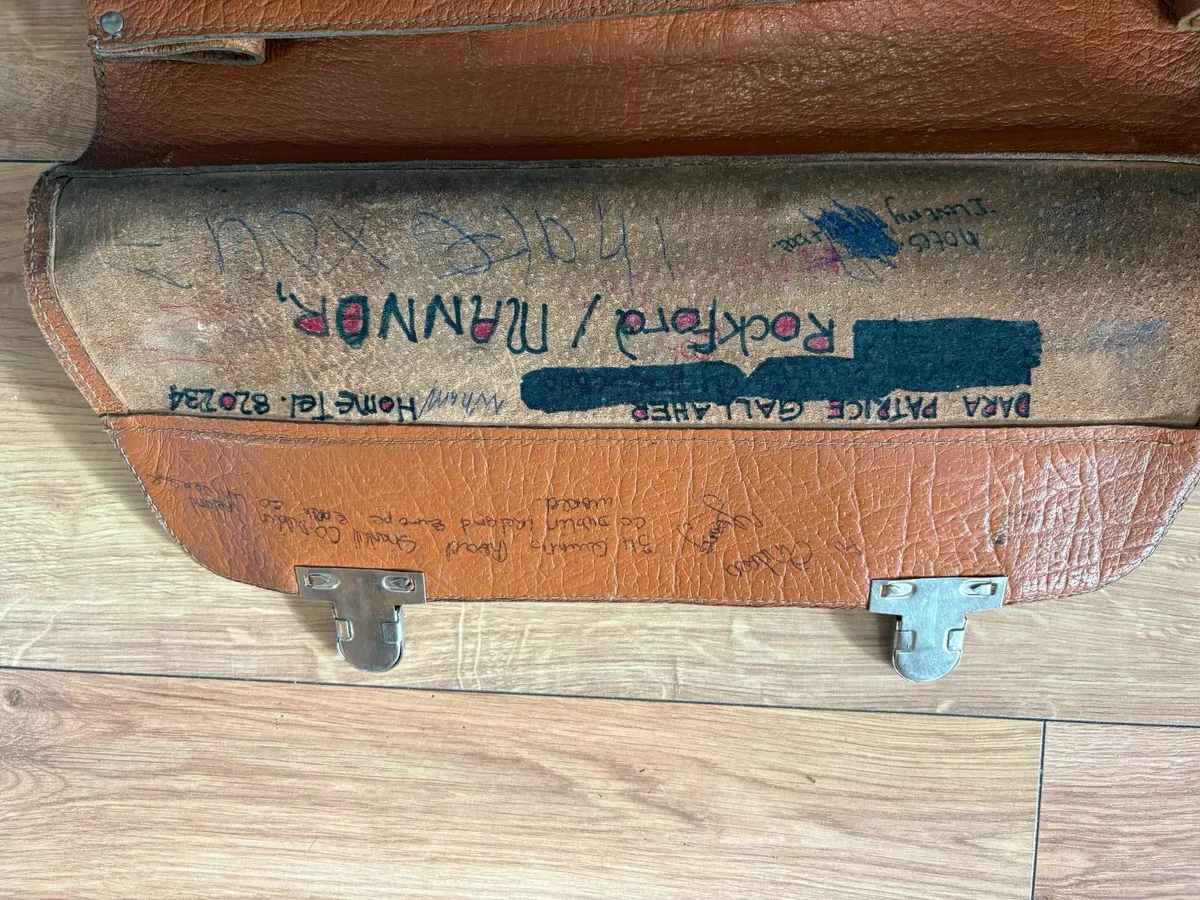 Vintage suitcase - Image 1