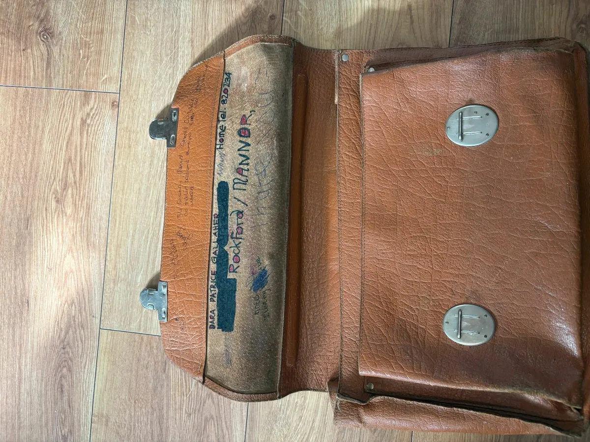 Vintage suitcase - Image 2