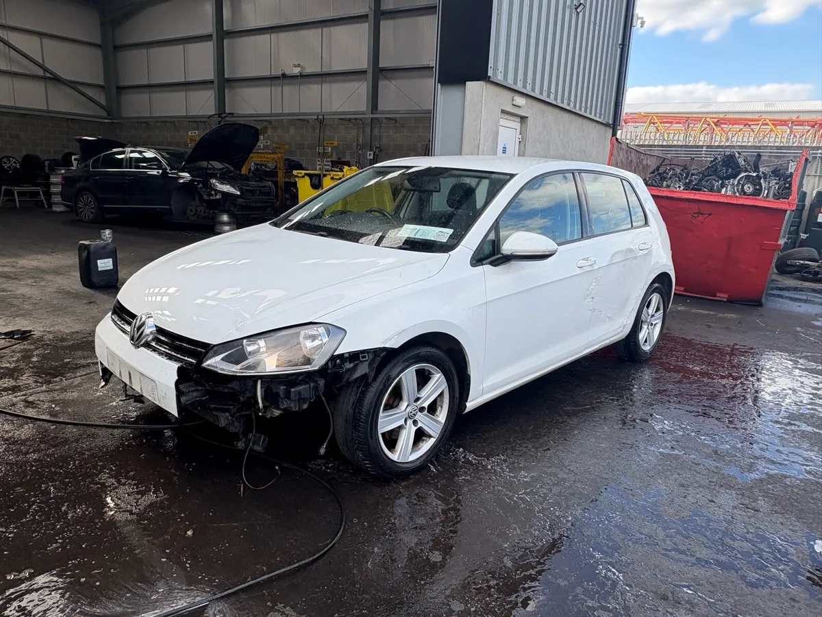 BREAKING PARTS 2014 VW GOLF MK7 1.6 TDI WHITE CLHA - Image 2