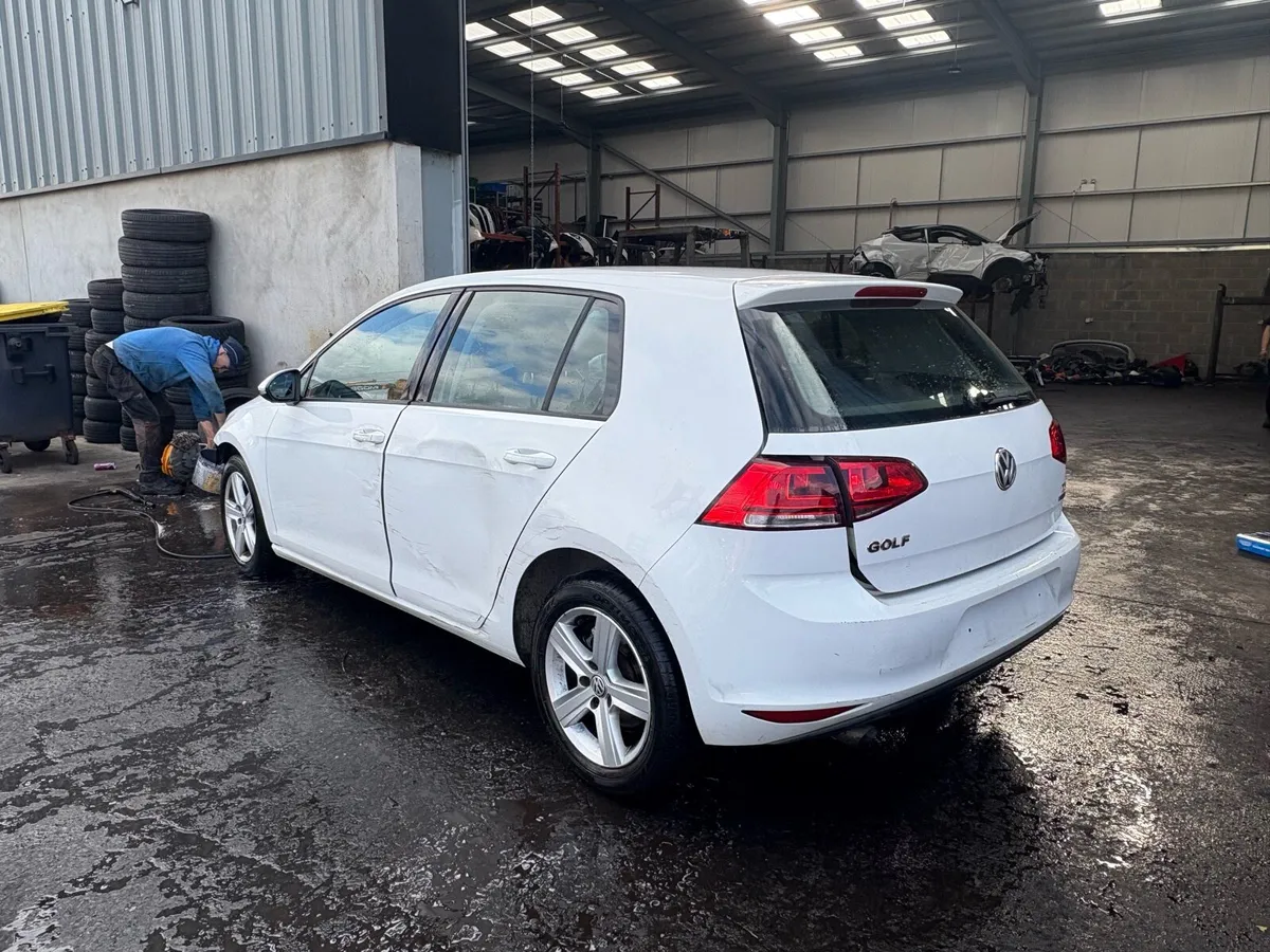 BREAKING PARTS 2014 VW GOLF MK7 1.6 TDI WHITE CLHA - Image 3