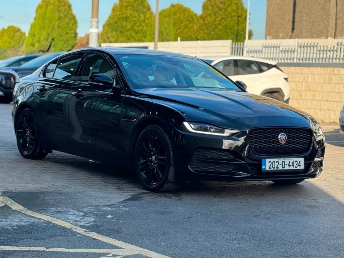 Jaguar XE 2.0d RWD Auto Chequered Flag - Image 4