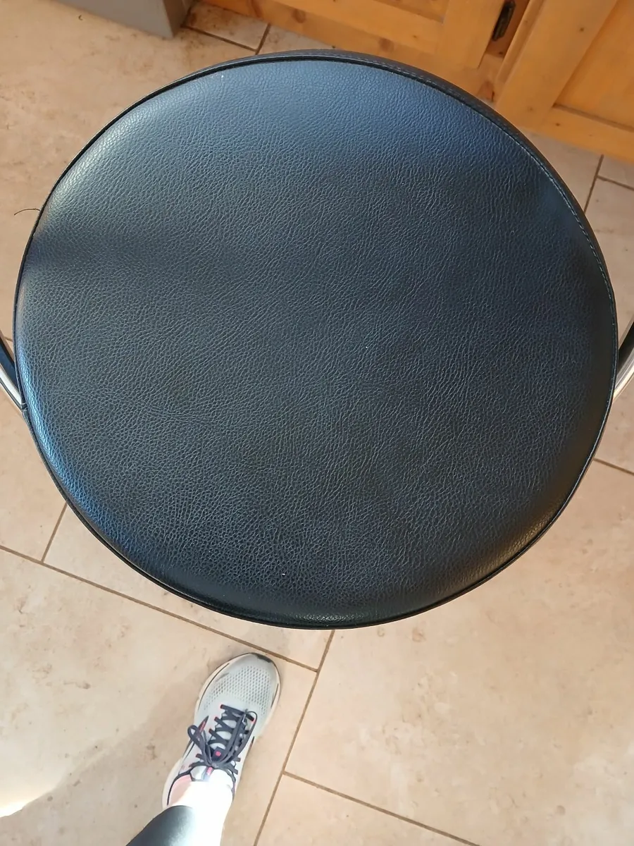High stools - Image 2