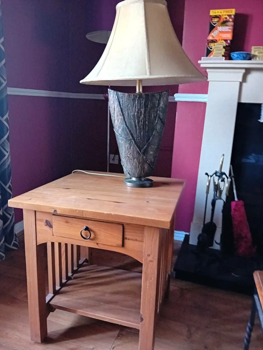 Hall table and table lamp - Image 1