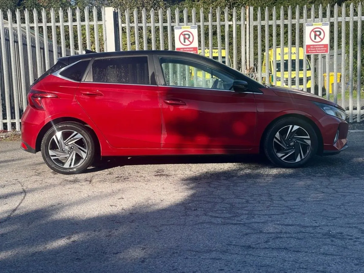 Hyundai i20 1.2 Launch Edition 2 Tone Roof - Image 4