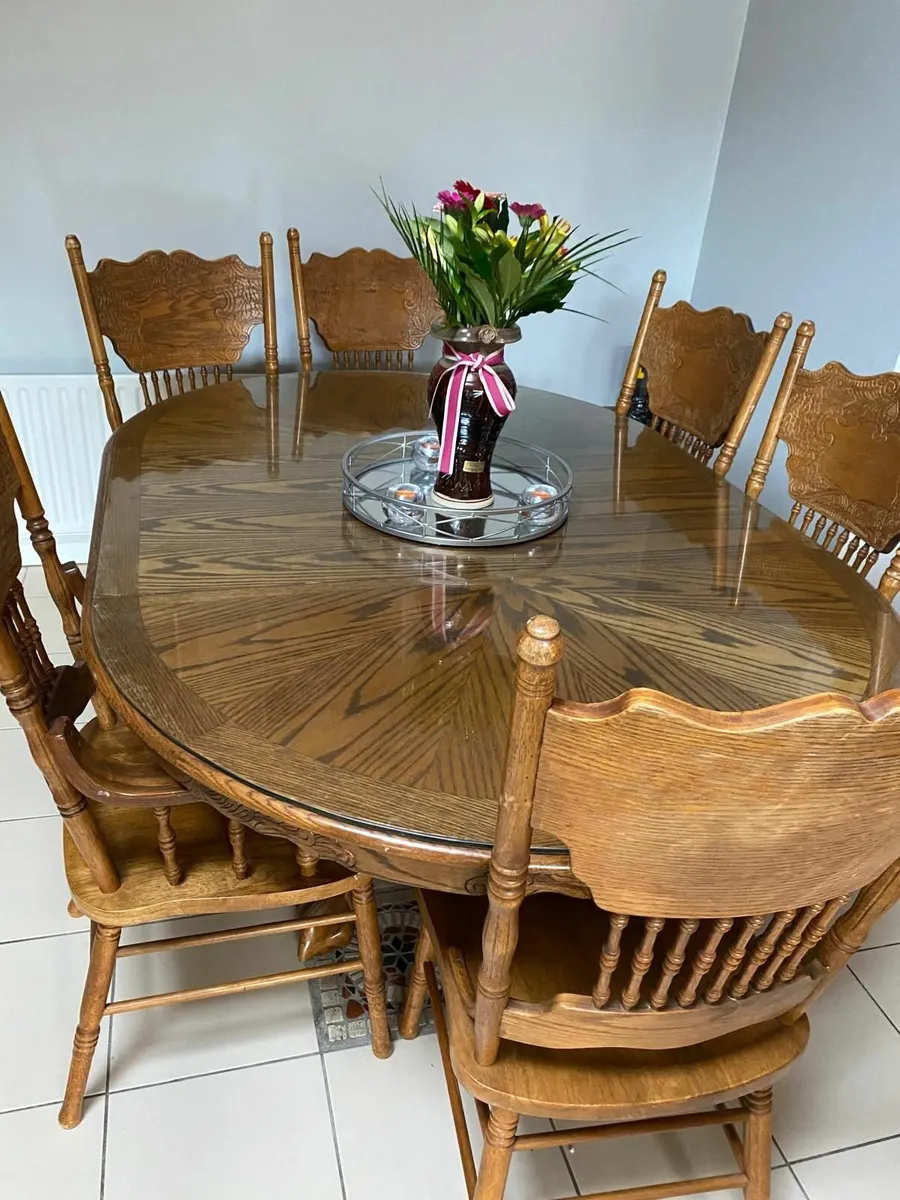 Table and chairs - Image 1