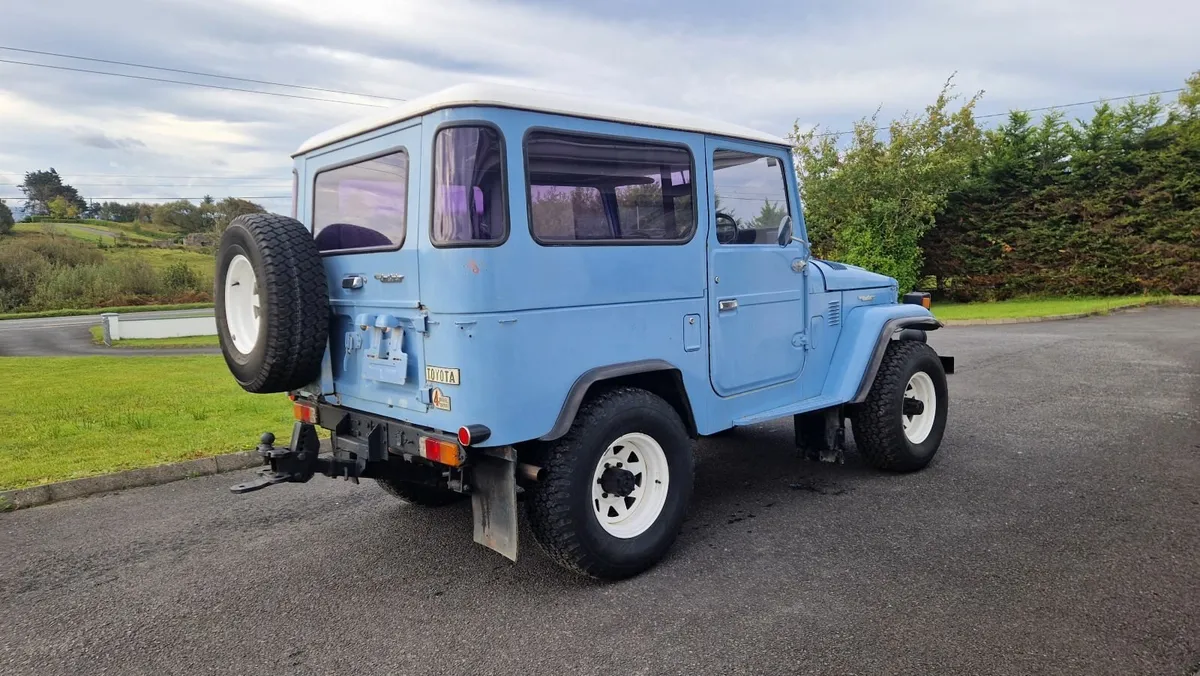 Toyota Land Cruiser 1975 - Image 2
