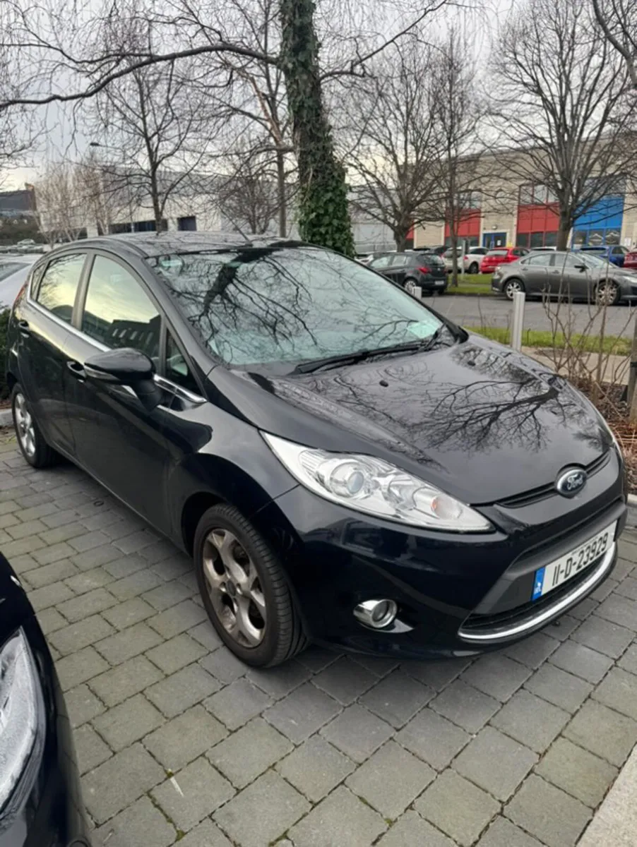 2011 Ford fiesta titanium - Image 2