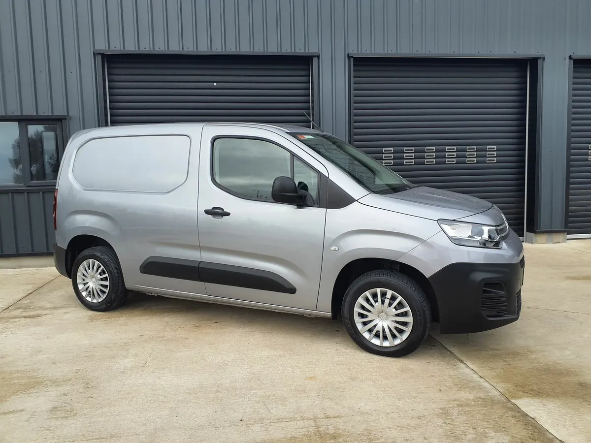 2022 Citroen Berlingo 100 BHP *Camera & Tow Bar* - Image 1